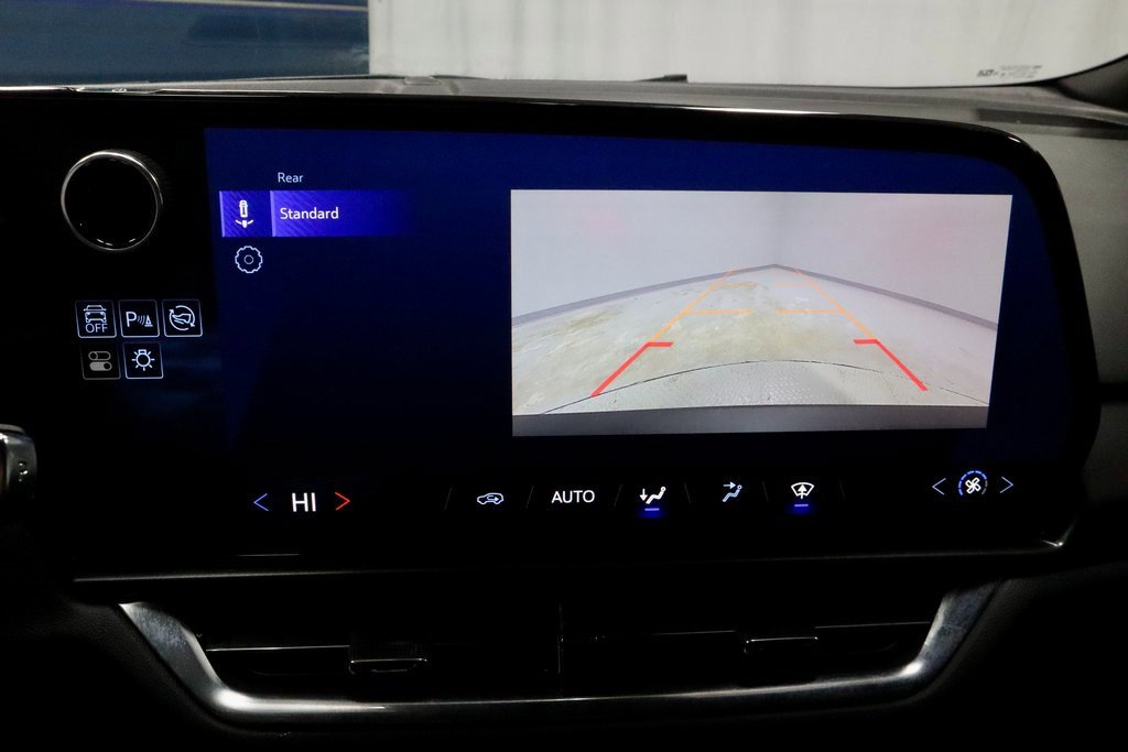 Used 2025 Chevrolet Equinox EV LT image 2