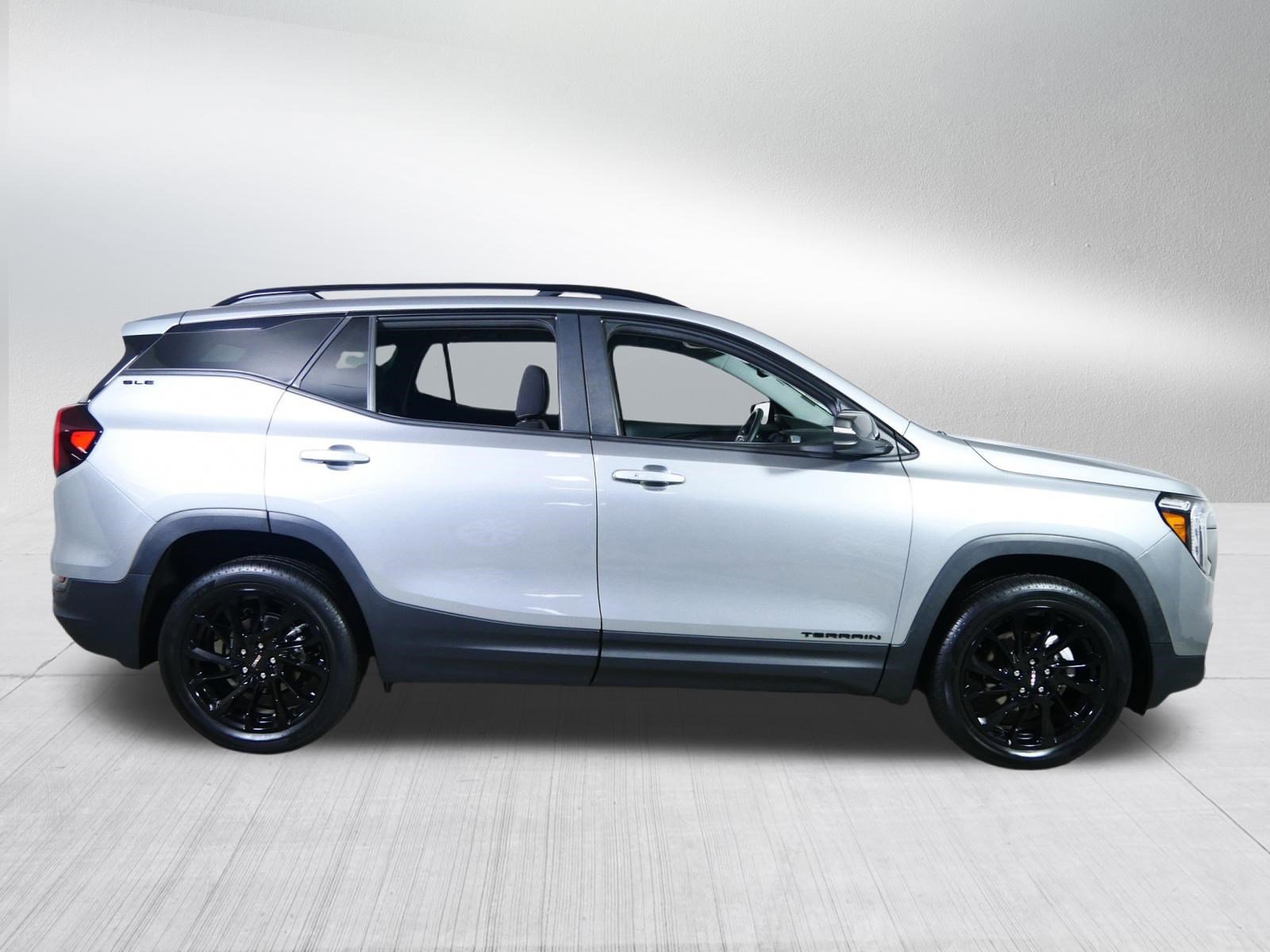 Used 2023 GMC Terrain SLE w/ Driver Convenience Package image 8