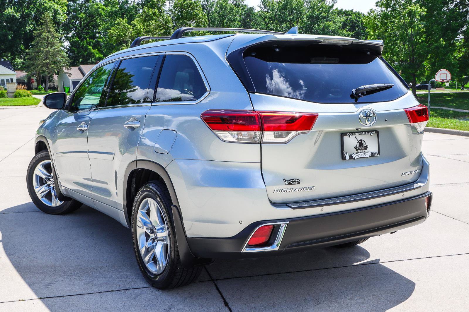 Used 2017 Toyota Highlander Limited AWD/4WD image 20