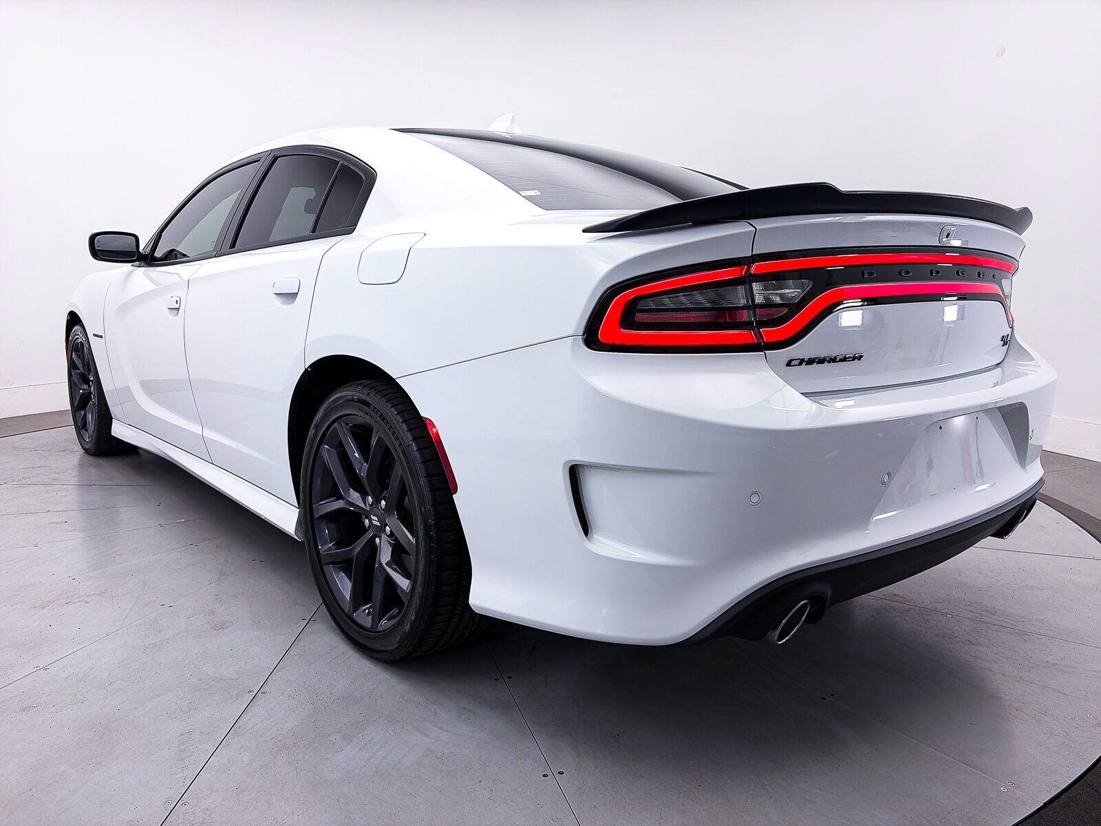 Used 2022 Dodge Charger R/T w/ Plus Group RWD image 14