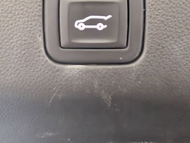 Used 2023 Chevrolet Suburban Premier image 31