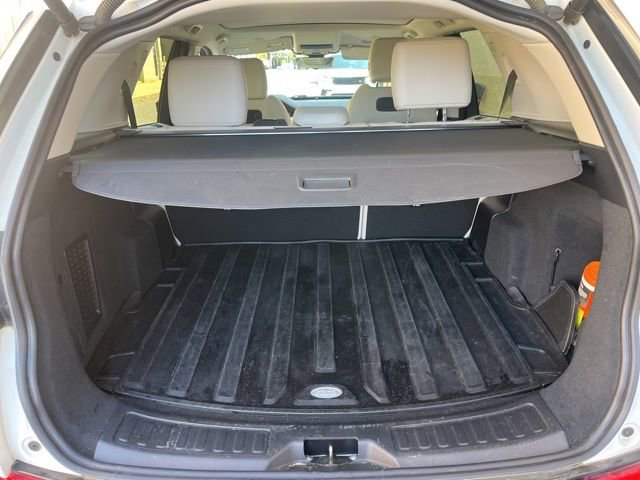 Used 2024 Land Rover Discovery Sport S image 9