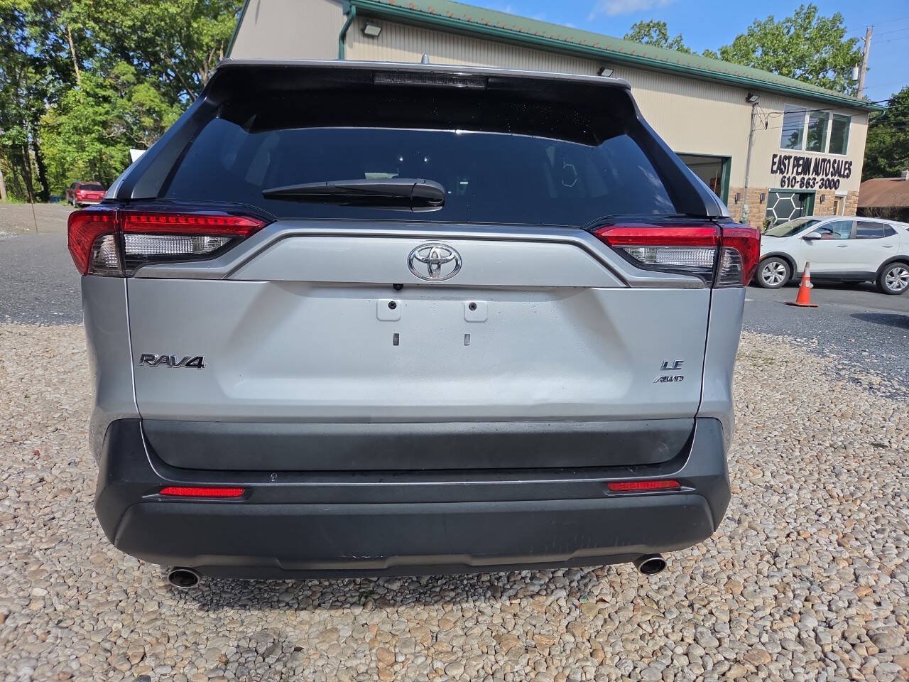 Used 2023 Toyota RAV4 LE AWD/4WD image 6