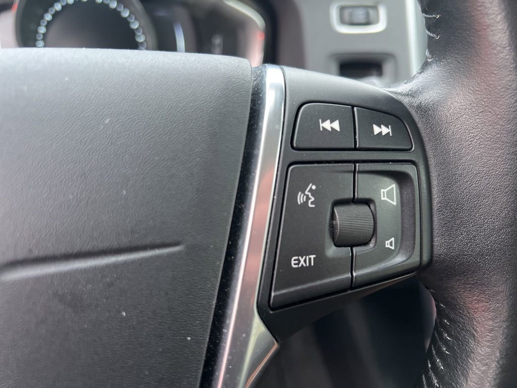 Used 2016 Volvo S60 T5 Inscription Platinum image 10