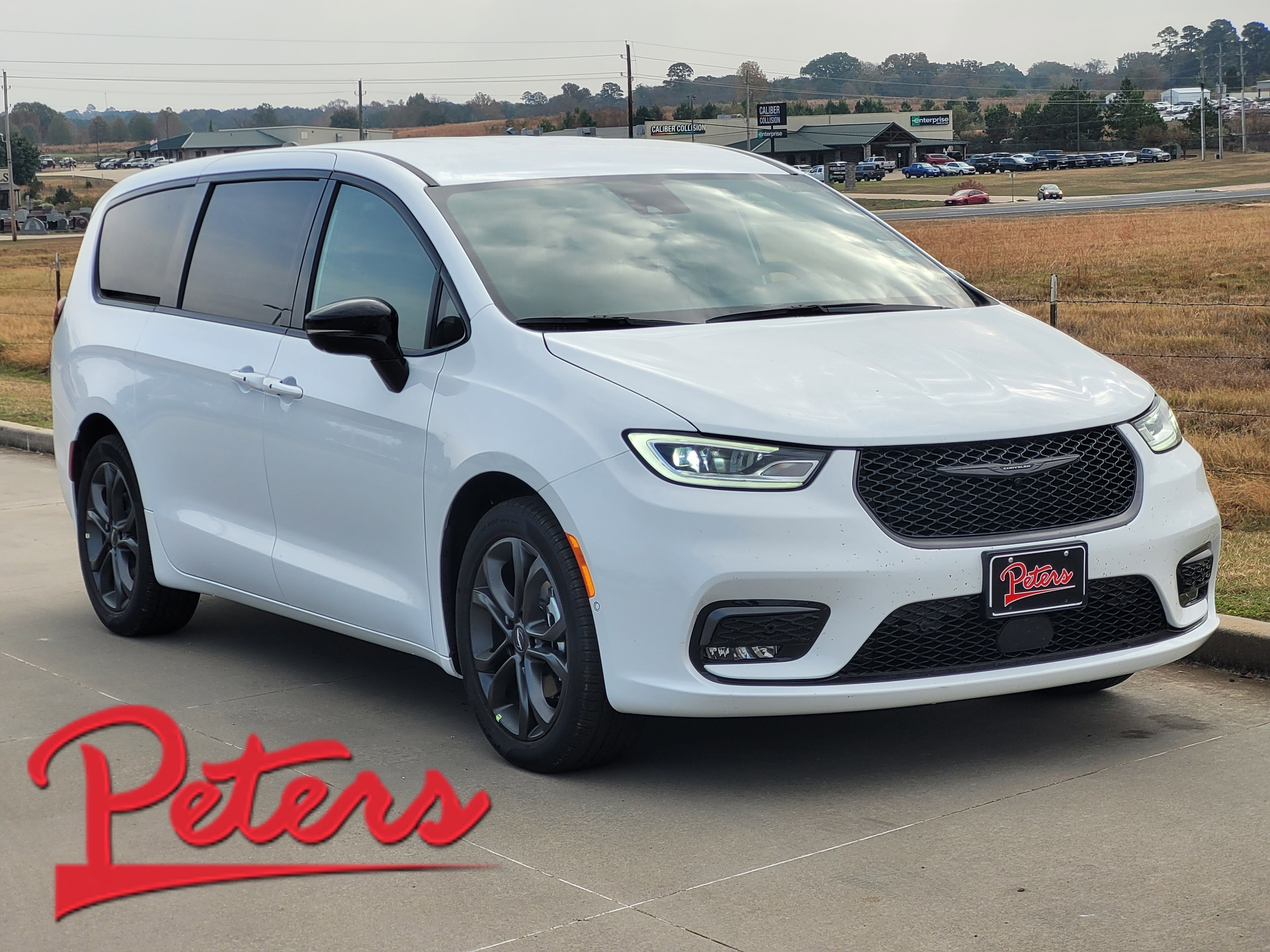 New 2026 Chrysler Pacifica Select image 1