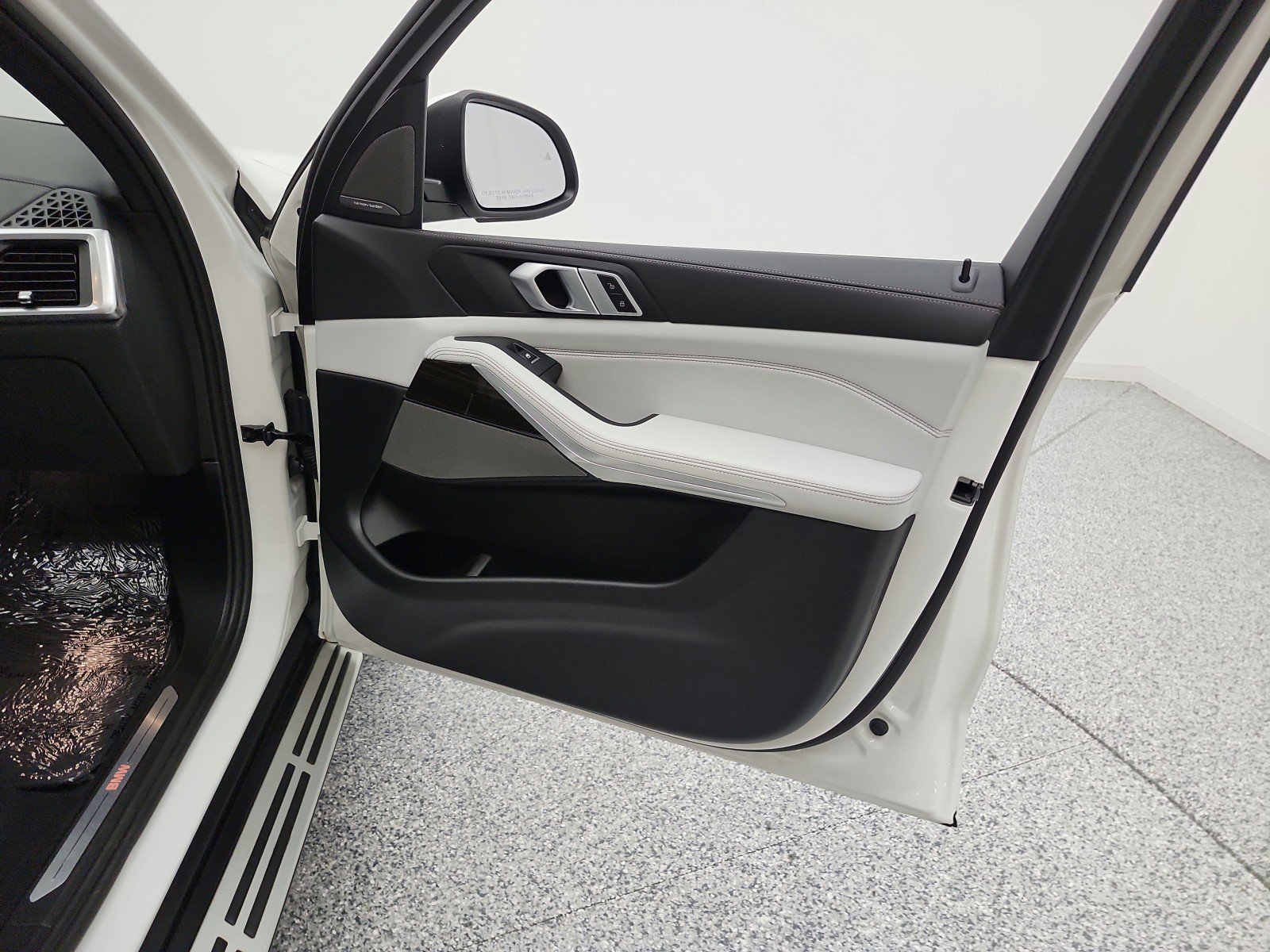 Used 2024 BMW X5 sDrive40i w/ Premium Package RWD image 21