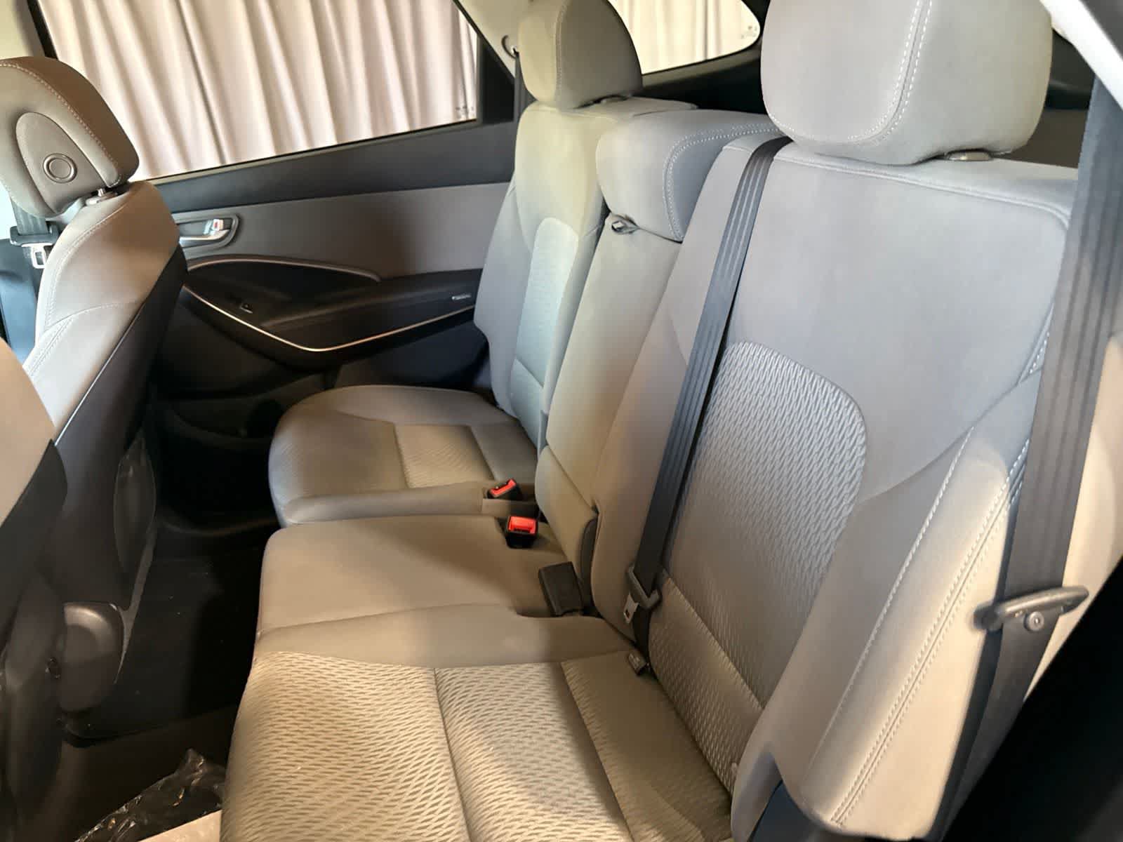Used 2017 Hyundai Santa Fe SE FWD image 16