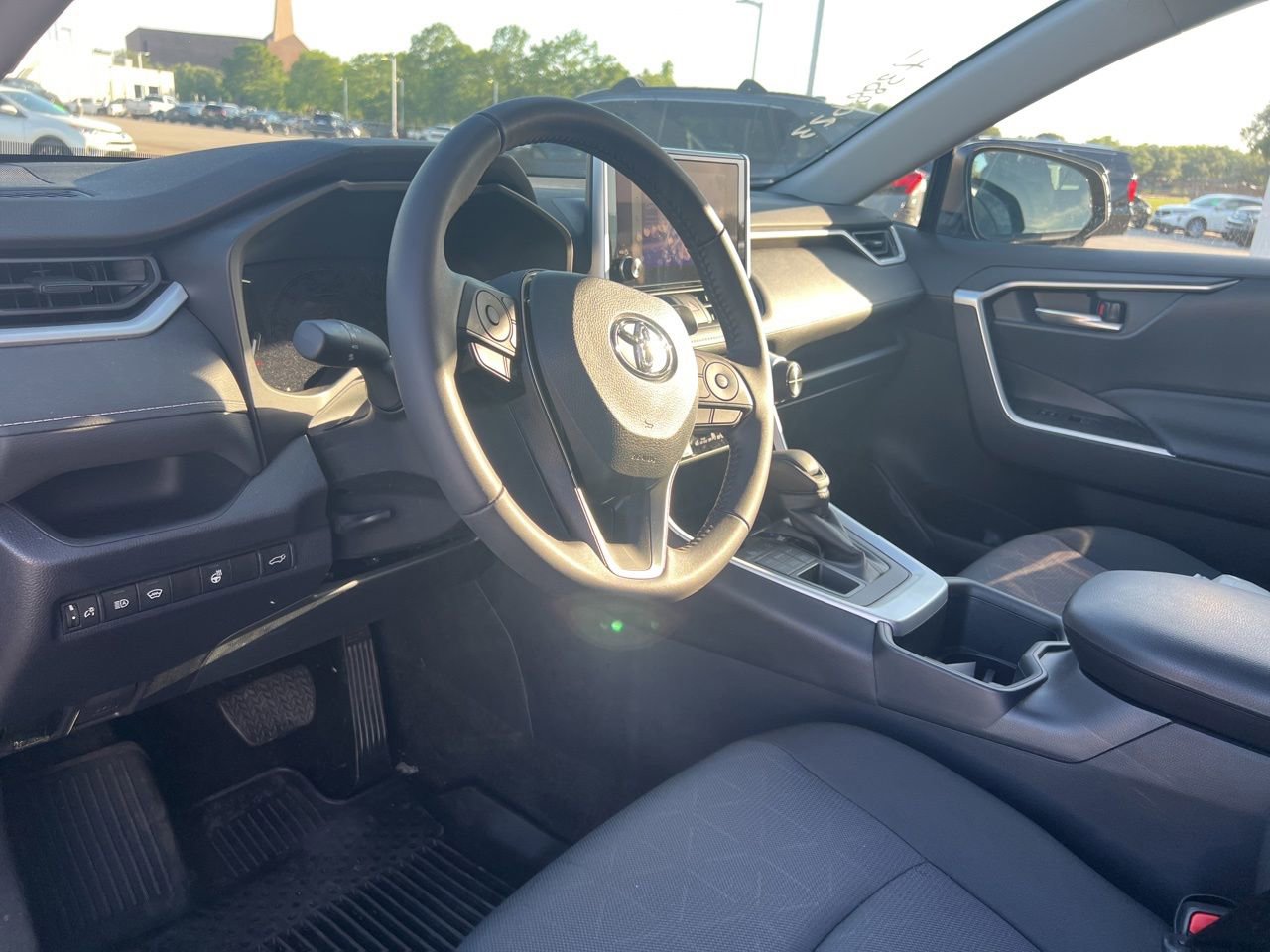 Used 2025 Toyota RAV4 XLE w/ Convenience Package AWD/4WD image 9