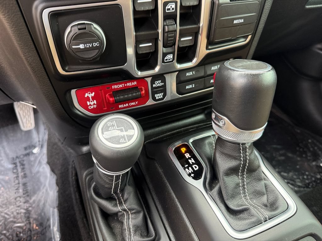 Used 2022 Jeep Gladiator Rubicon w/ LED Lighting Group AWD/4WD image 16