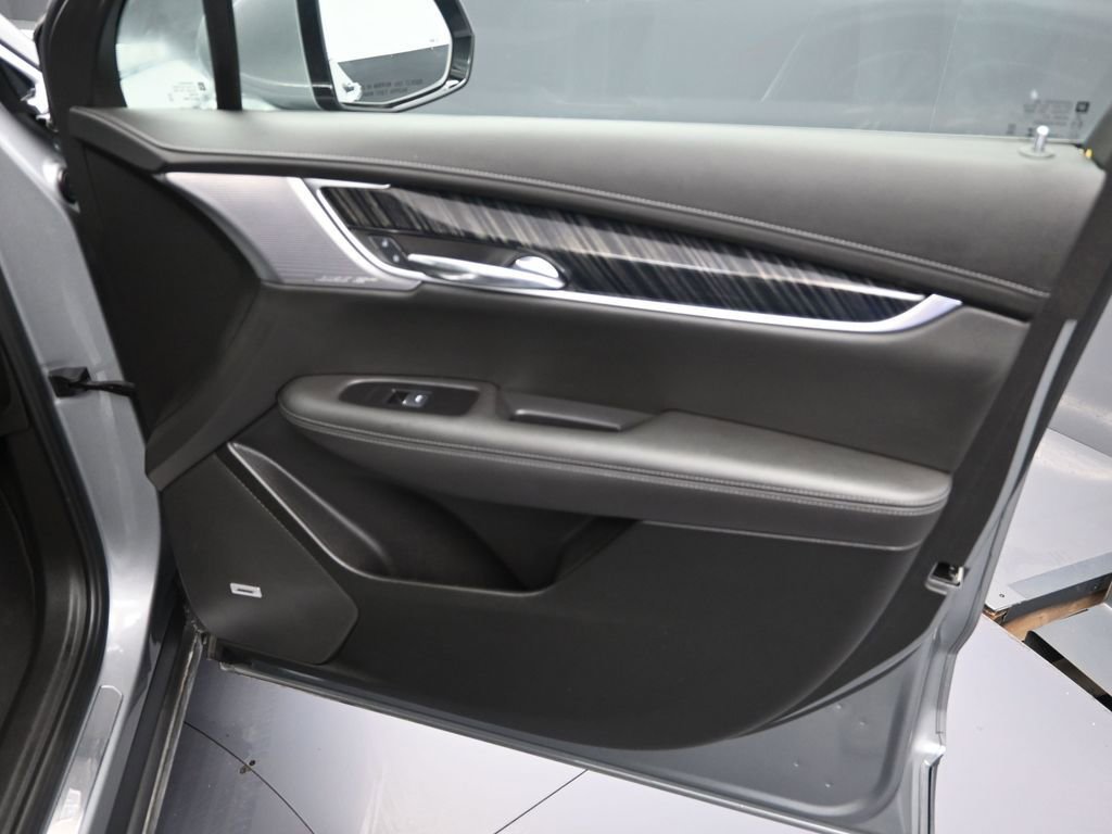 Used 2025 Cadillac XT6 Premium Luxury image 36