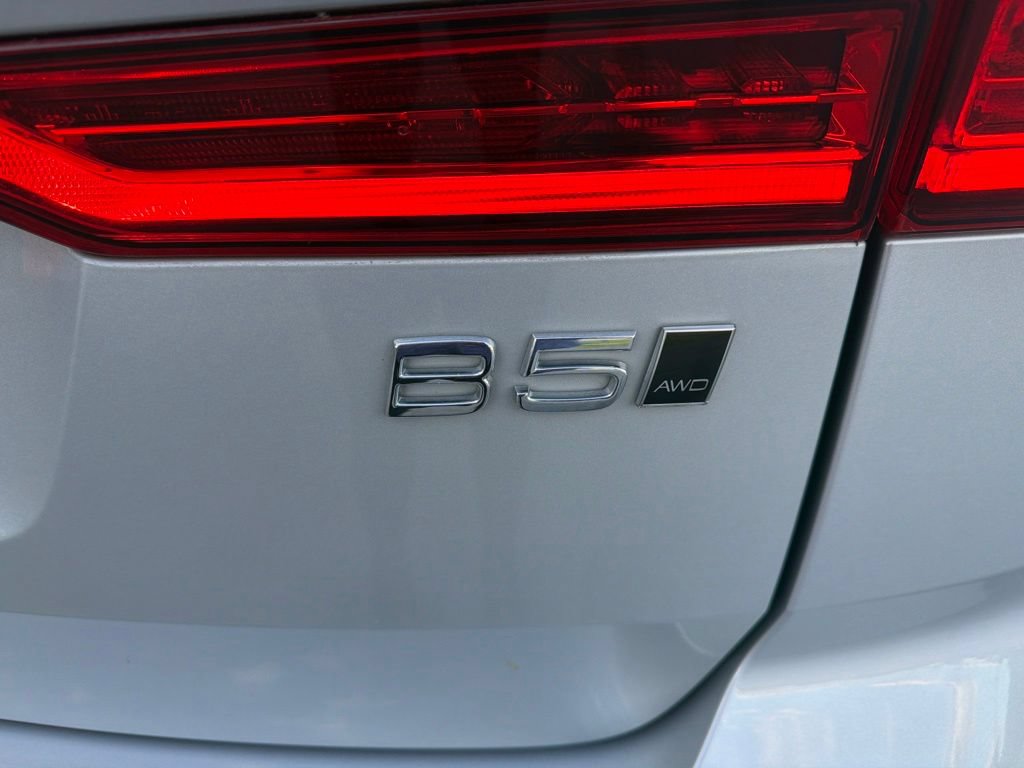 Used 2025 Volvo XC60 B5 Plus AWD/4WD image 4