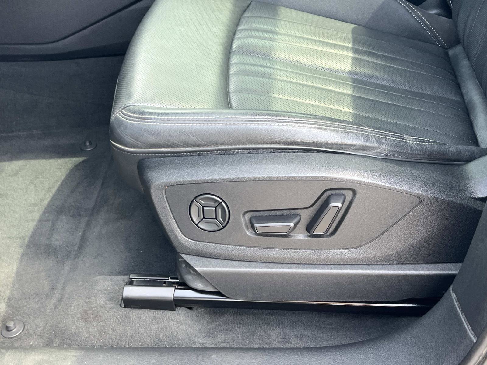 Used 2019 Audi e-tron Premium Plus image 19