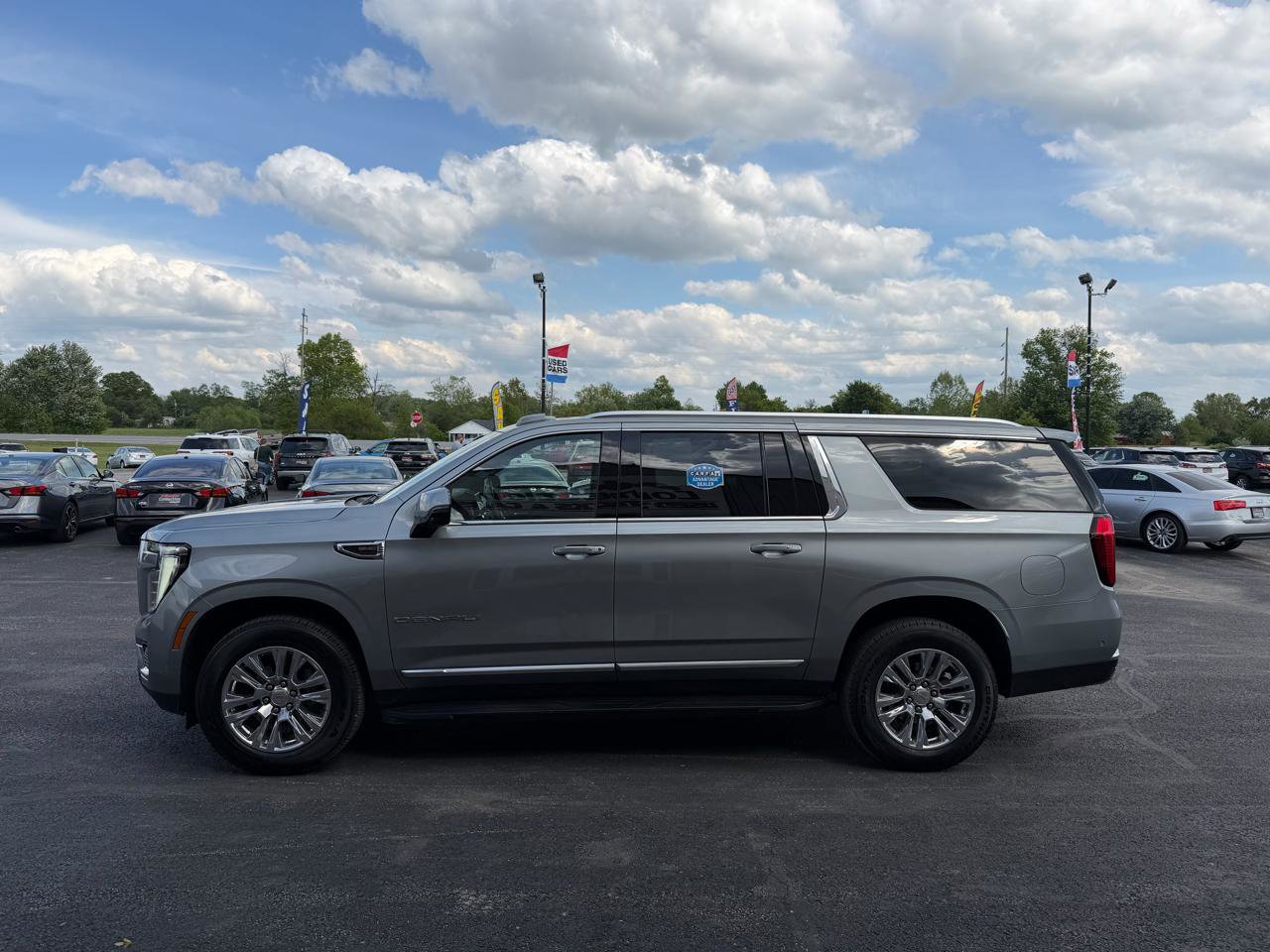 Used 2025 GMC Yukon XL Denali AWD/4WD image 9