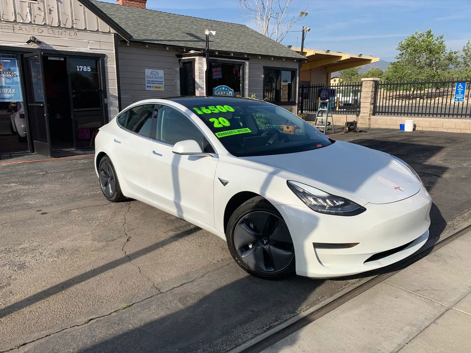 Used 2020 Tesla Model 3 Standard Range Plus image 1
