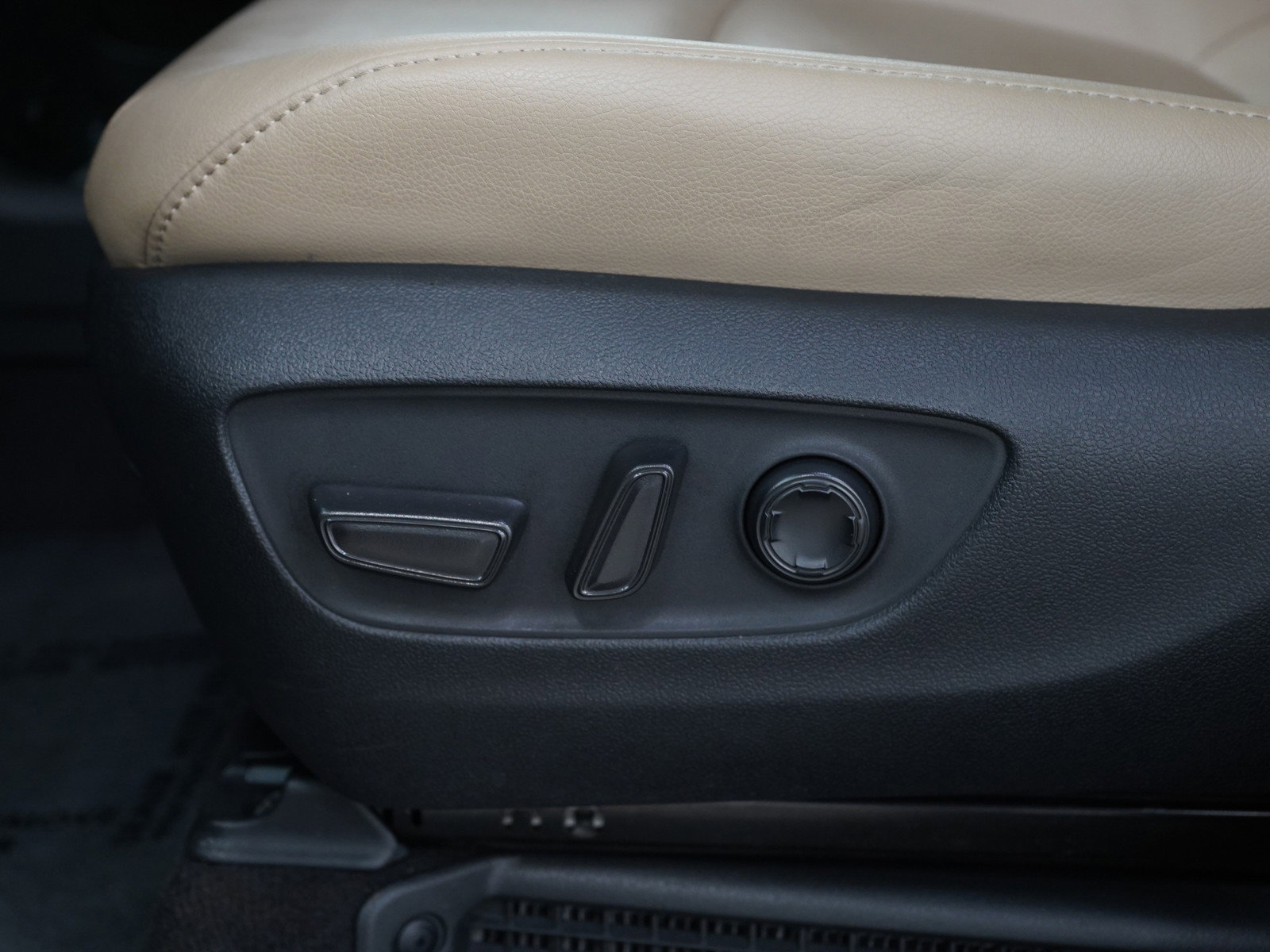 Used 2021 Toyota Sienna Limited image 33