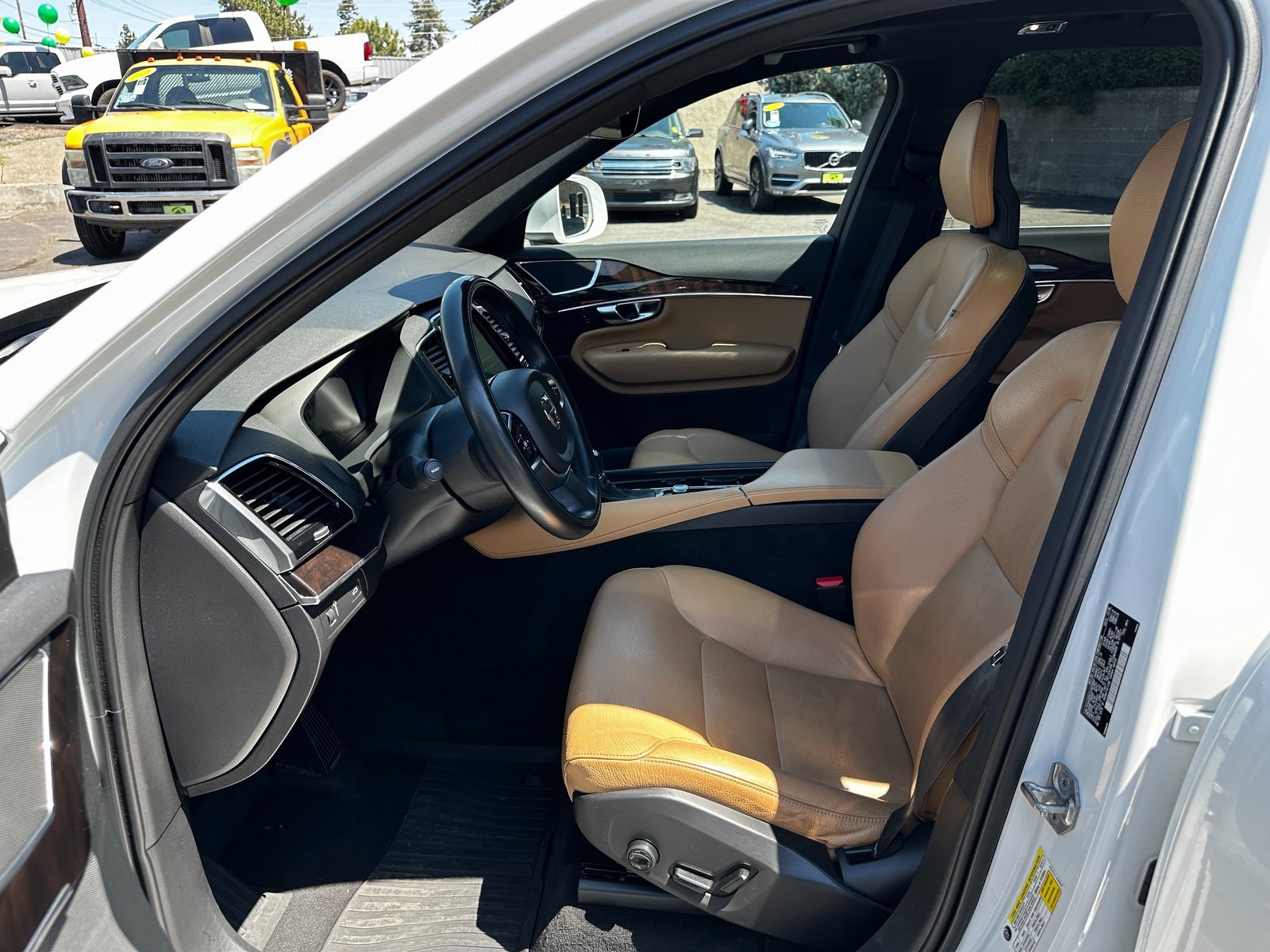 Used 2018 Volvo XC90 T6 Momentum w/ Convenience Package image 8