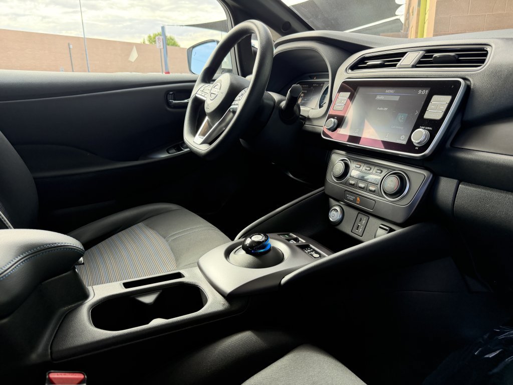 Used 2025 Nissan Leaf S FWD image 33