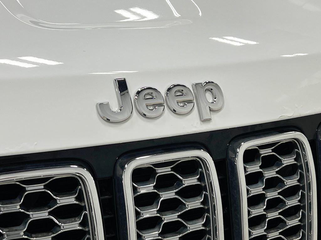 Used 2018 Jeep Grand Cherokee Overland AWD/4WD image 40