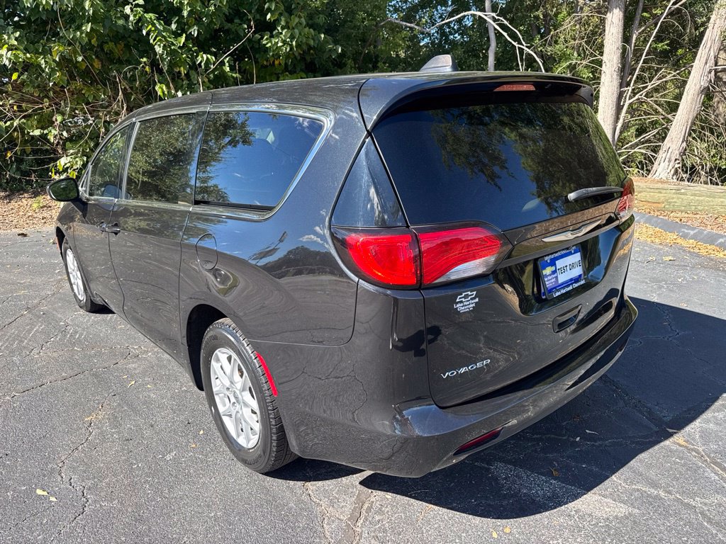 Used 2022 Chrysler Voyager LX FWD image 6