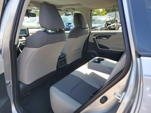 Used 2021 Toyota RAV4 XLE w/ Convenience Package FWD image 13