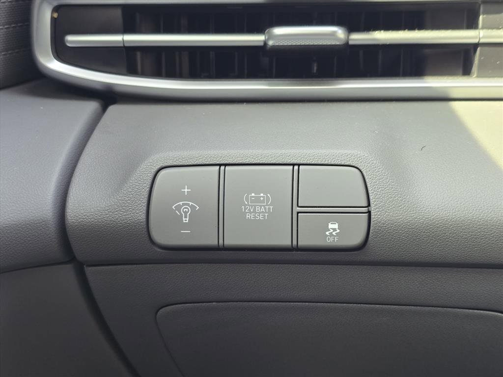 Used 2025 Hyundai Elantra Blue image 20