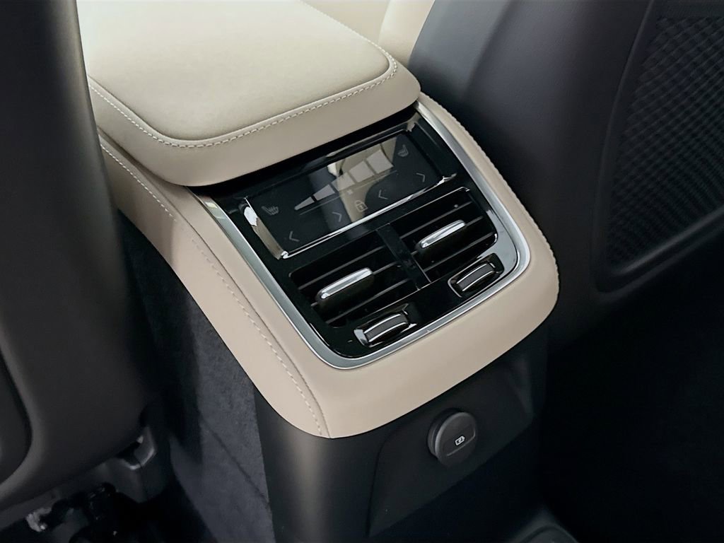 New 2026 Volvo XC90 T8 Plus w/ Protection Package Premier AWD/4WD image 27