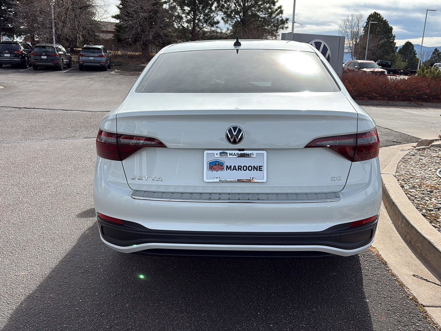 Used 2024 Volkswagen Jetta SE w/ Panoramic Sunroof Package image 5