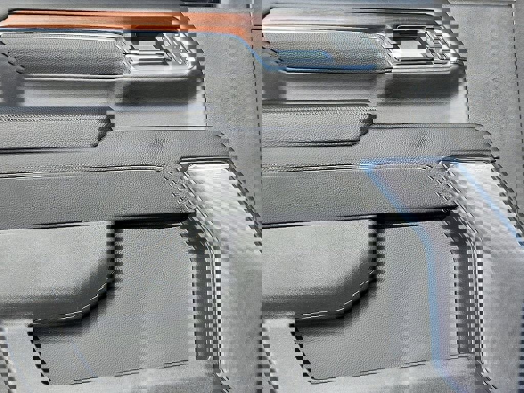 Used 2024 GMC Sierra 2500 Denali w/ Technology Package AWD/4WD image 18