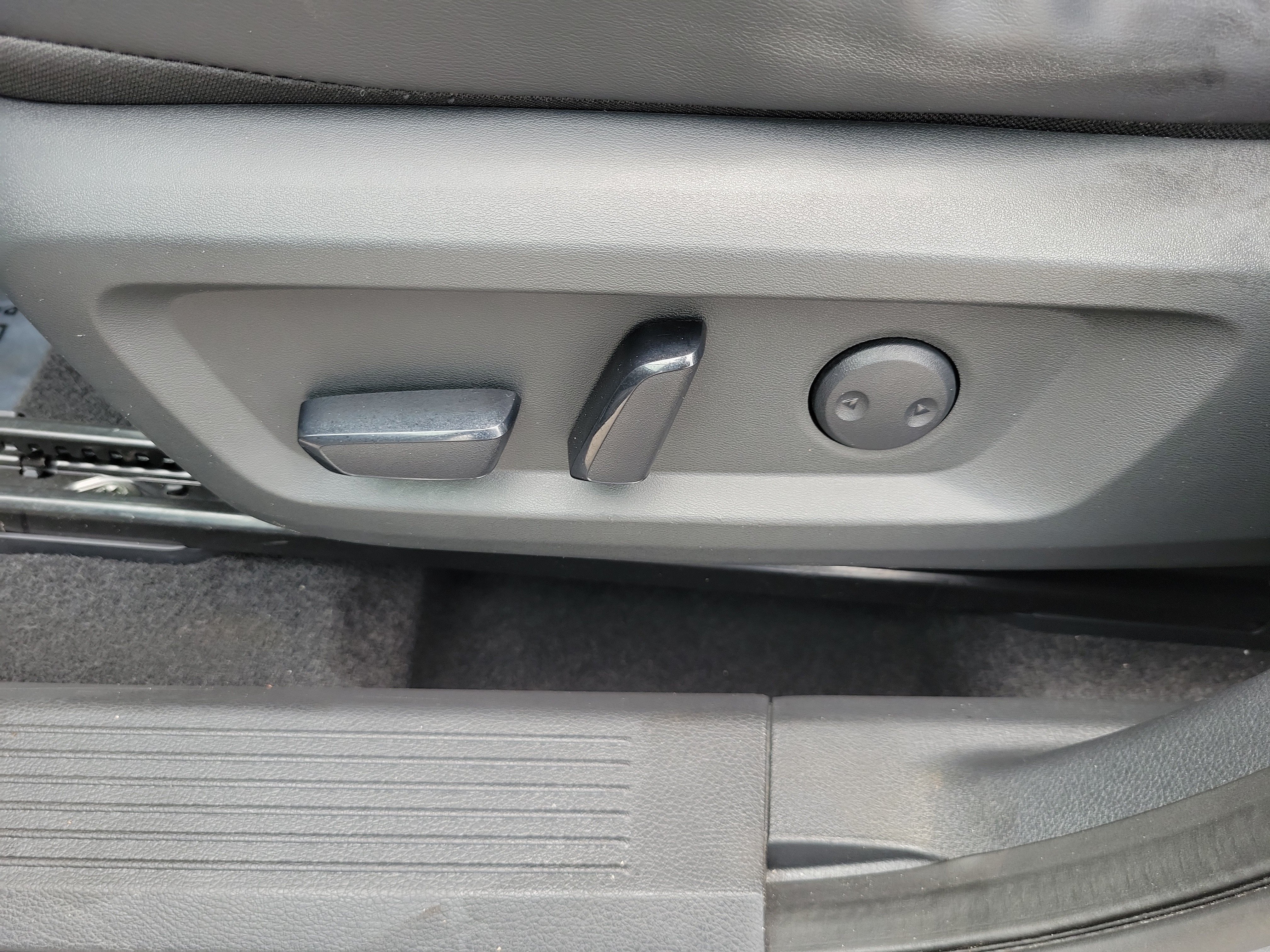 Used 2021 Nissan Rogue SV w/ Premium Package FWD image 12