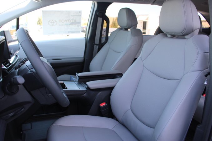 New 2026 Toyota Sienna XLE FWD image 9