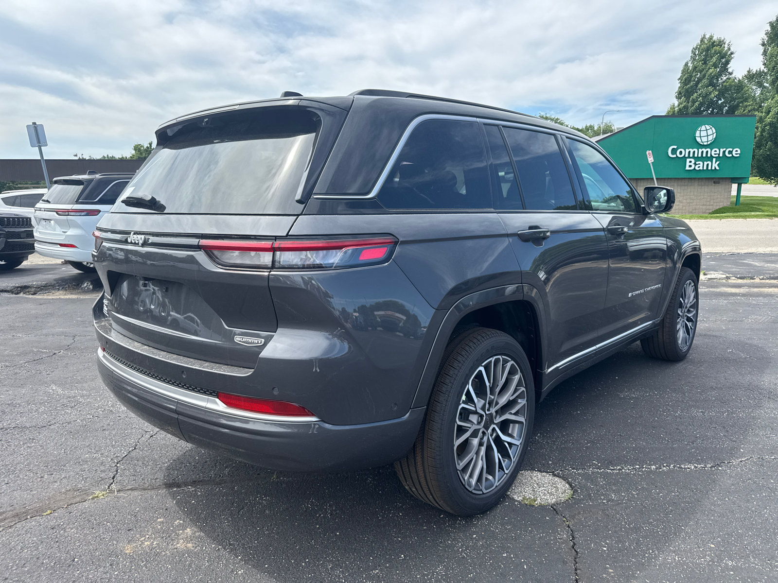 New 2026 Jeep Grand Cherokee Summit w/ Adv Protech Group IV AWD/4WD image 5