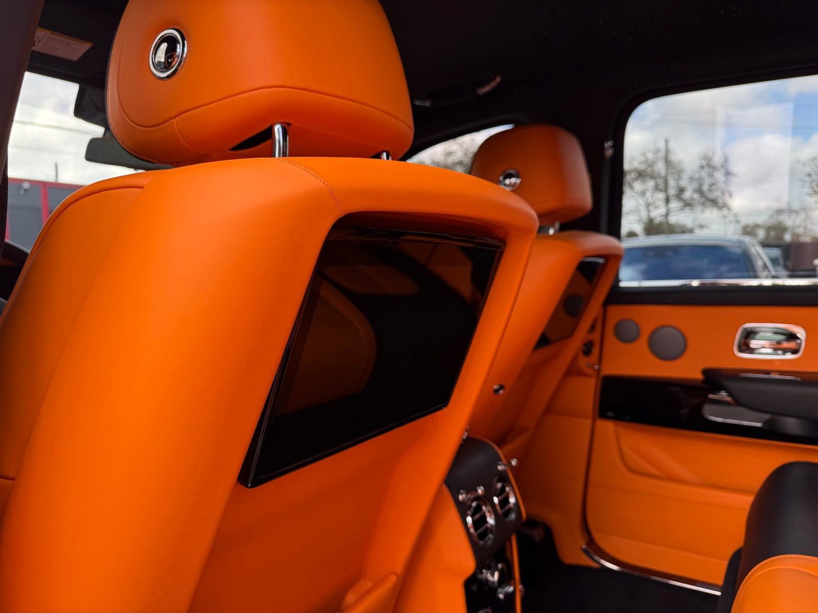 Used 2025 Rolls-Royce Cullinan image 46