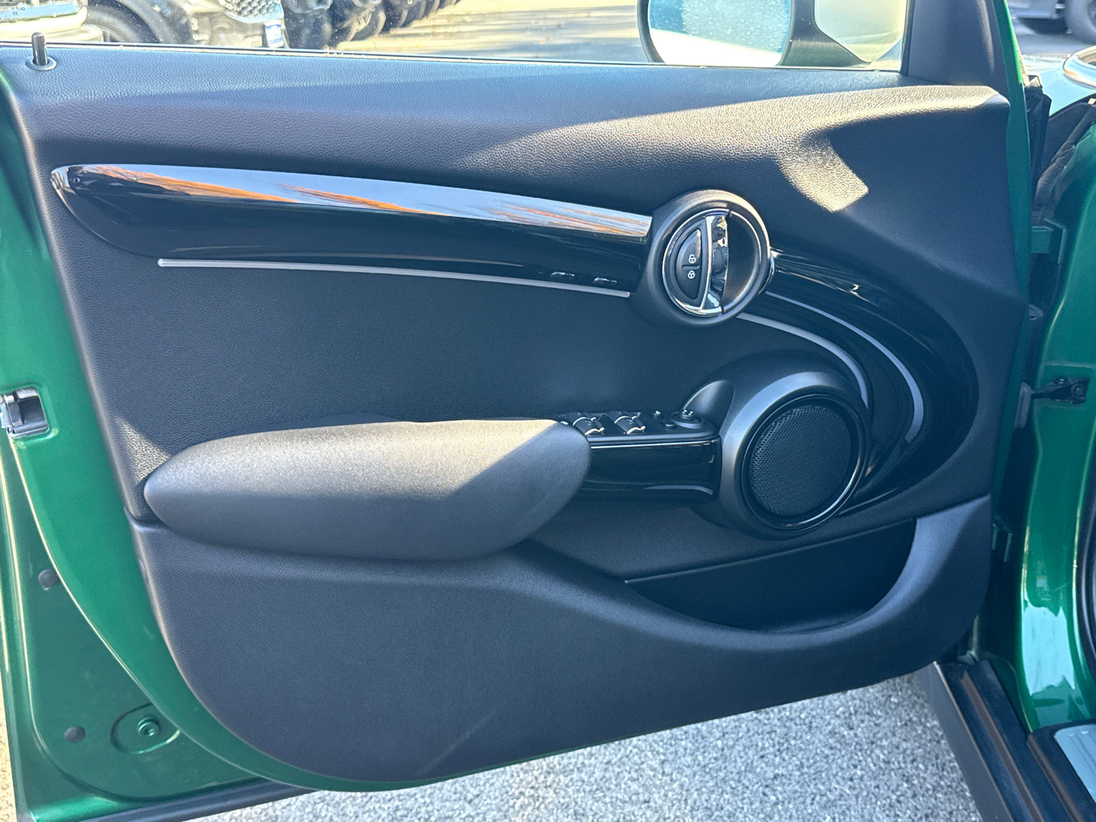 Used 2023 MINI Cooper 4-Door Hardtop FWD image 9
