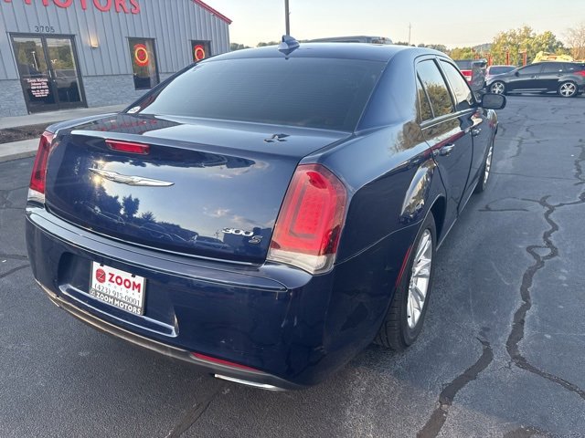 Used 2017 Chrysler 300 S image 9