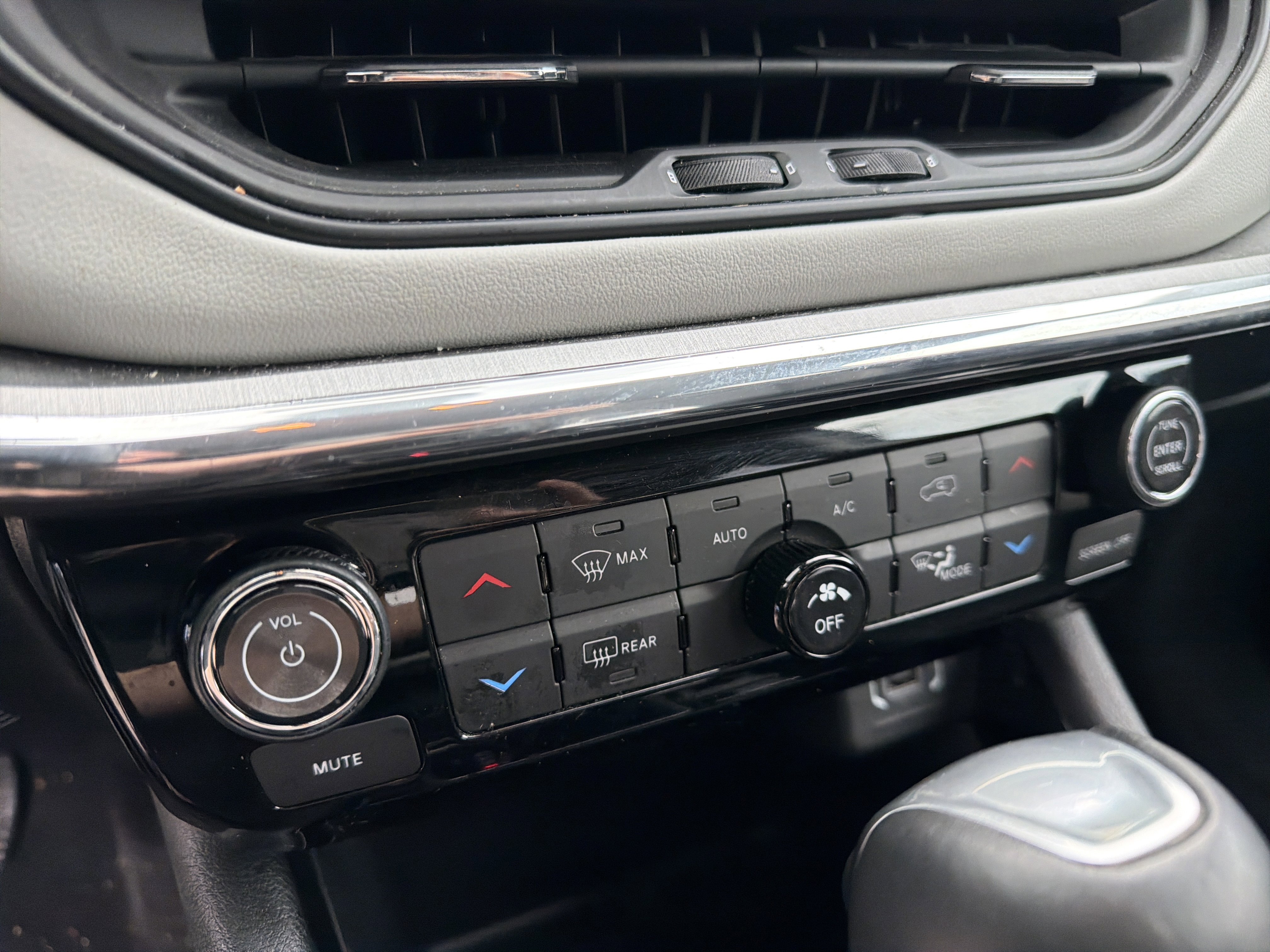 Used 2022 Jeep Compass Limited image 19