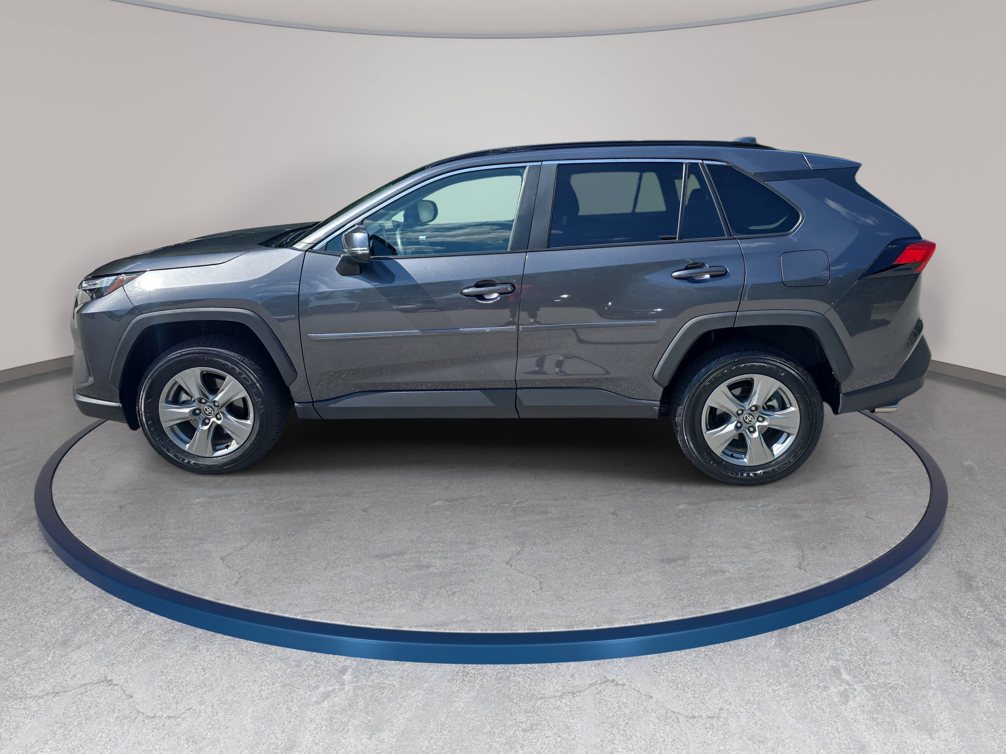 Used 2025 Toyota RAV4 XLE AWD/4WD image 8