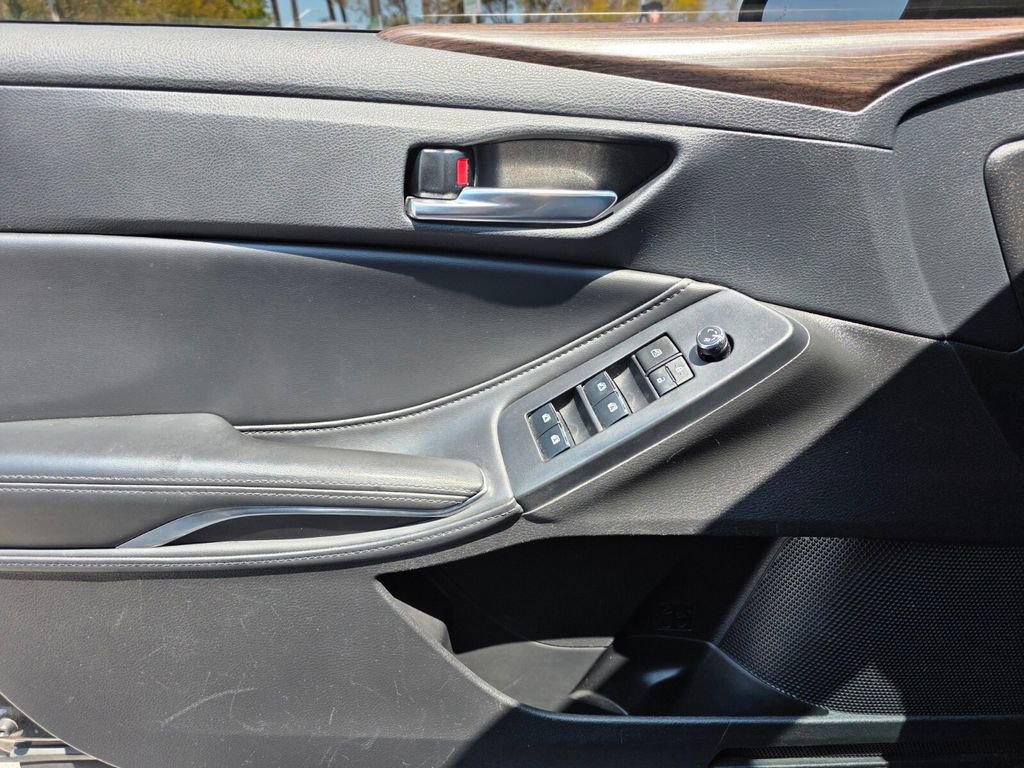 Used 2021 Toyota Avalon XLE w/ Moonroof Package image 24
