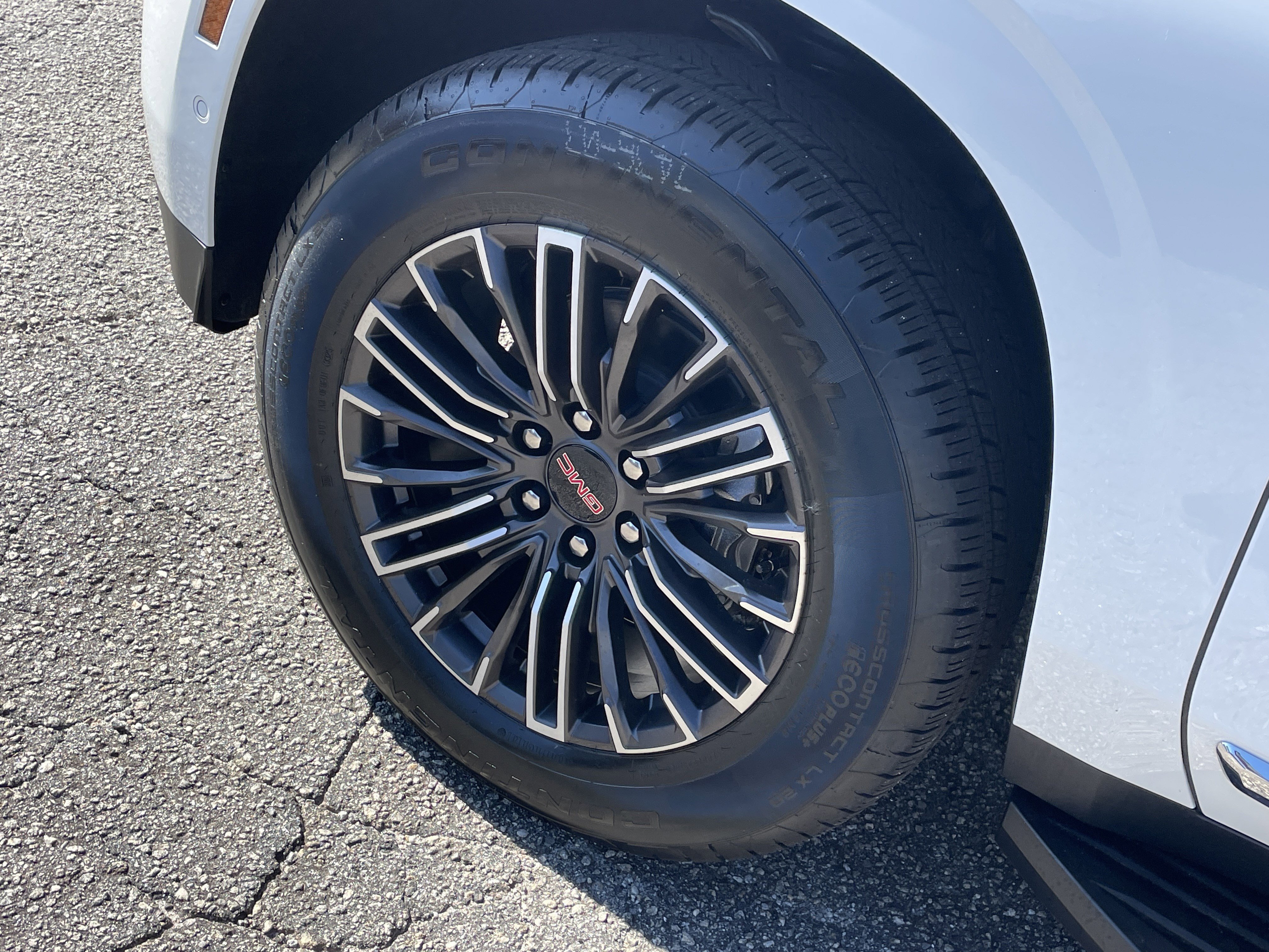 New 2026 GMC Yukon Elevation image 28