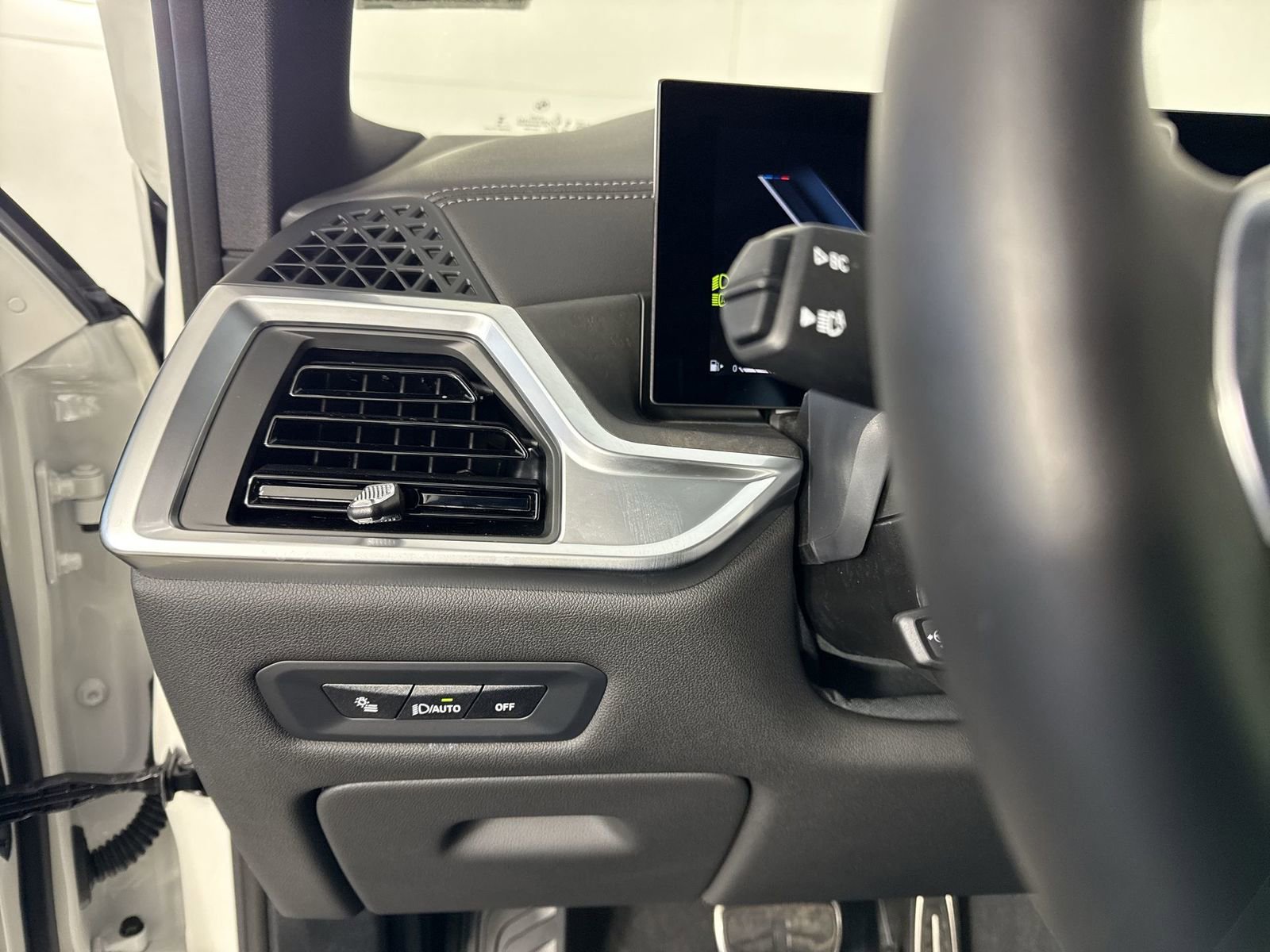 Used 2025 BMW X5 xDrive40i image 14