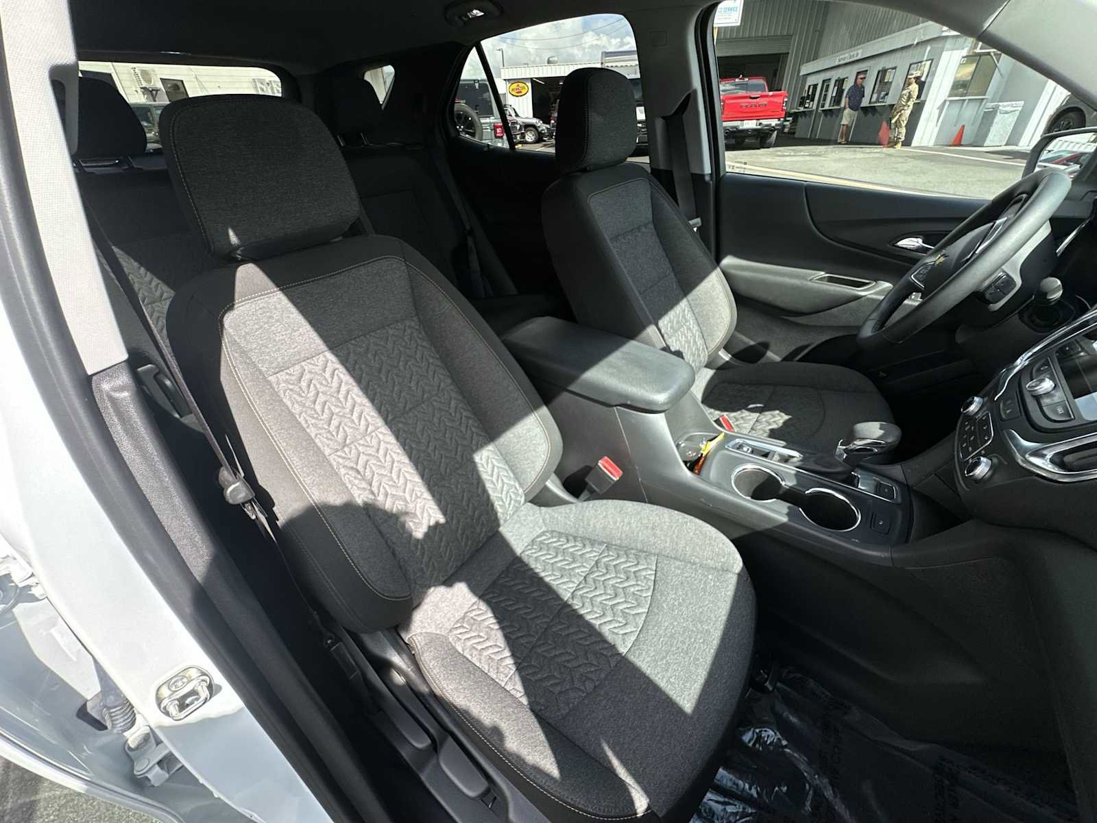 Used 2024 Chevrolet Equinox LT image 25