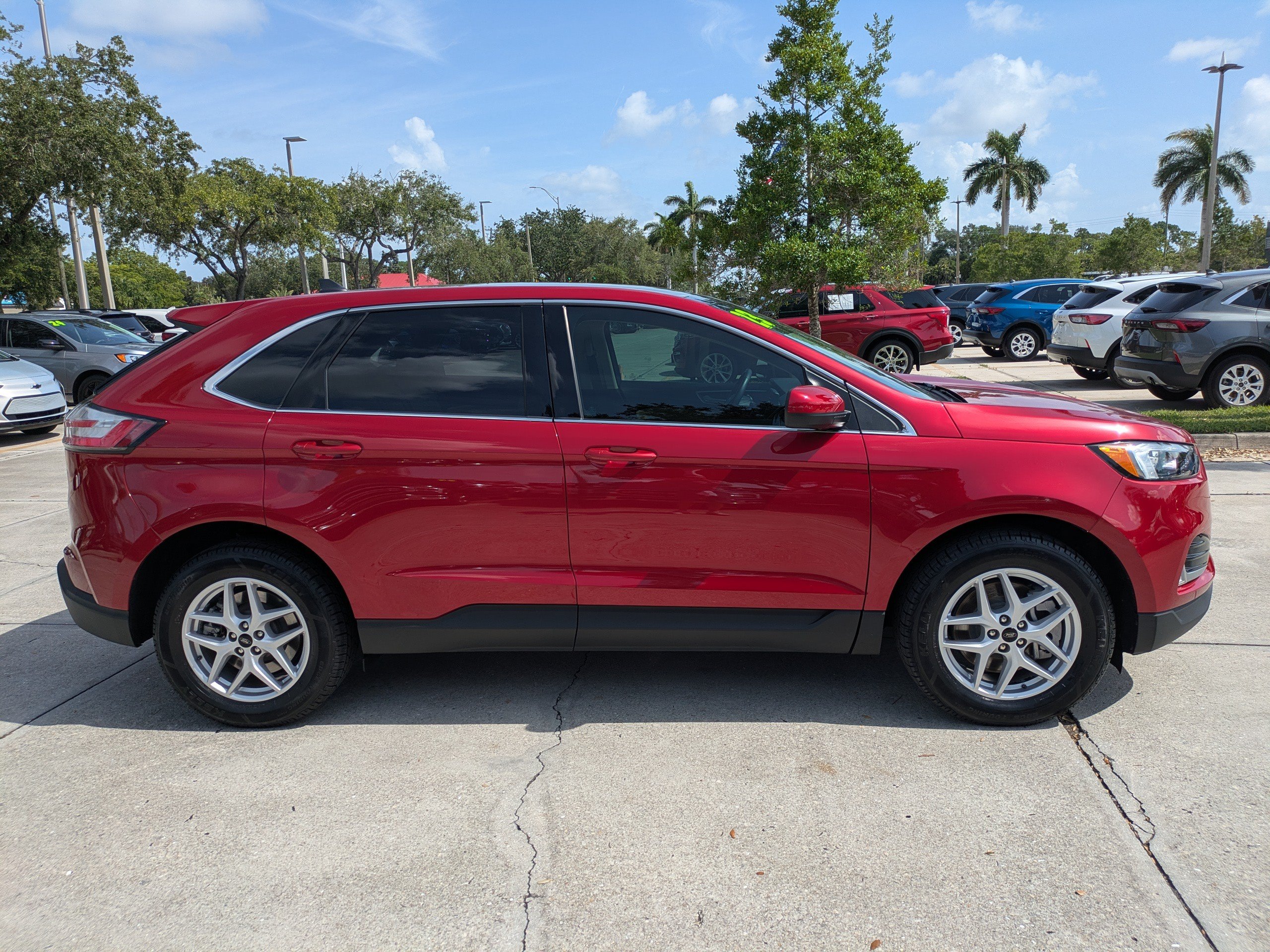 Certified 2023 Ford Edge SEL w/ Convenience Package AWD/4WD image 3