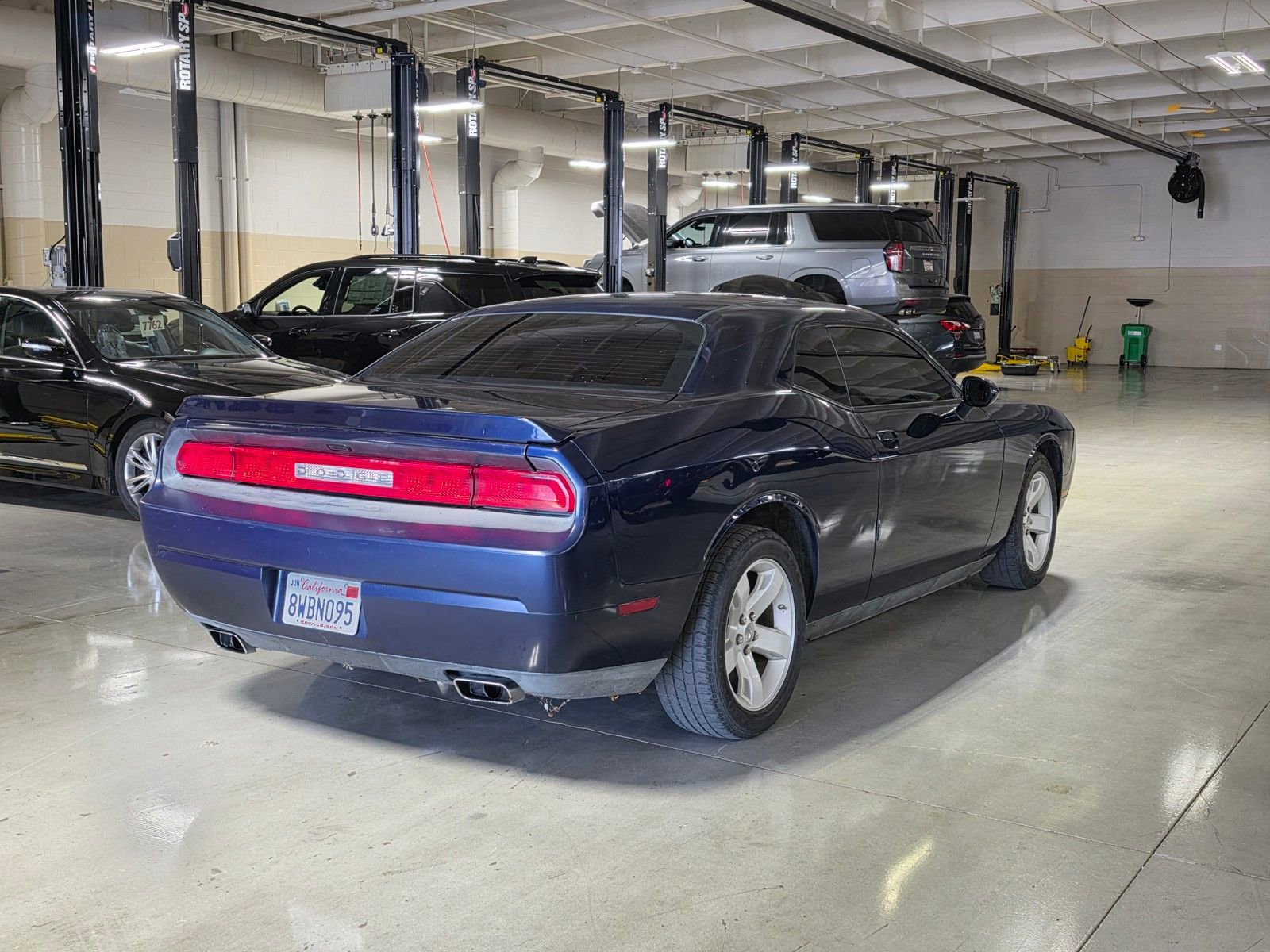 Used 2014 Dodge Challenger SXT image 7