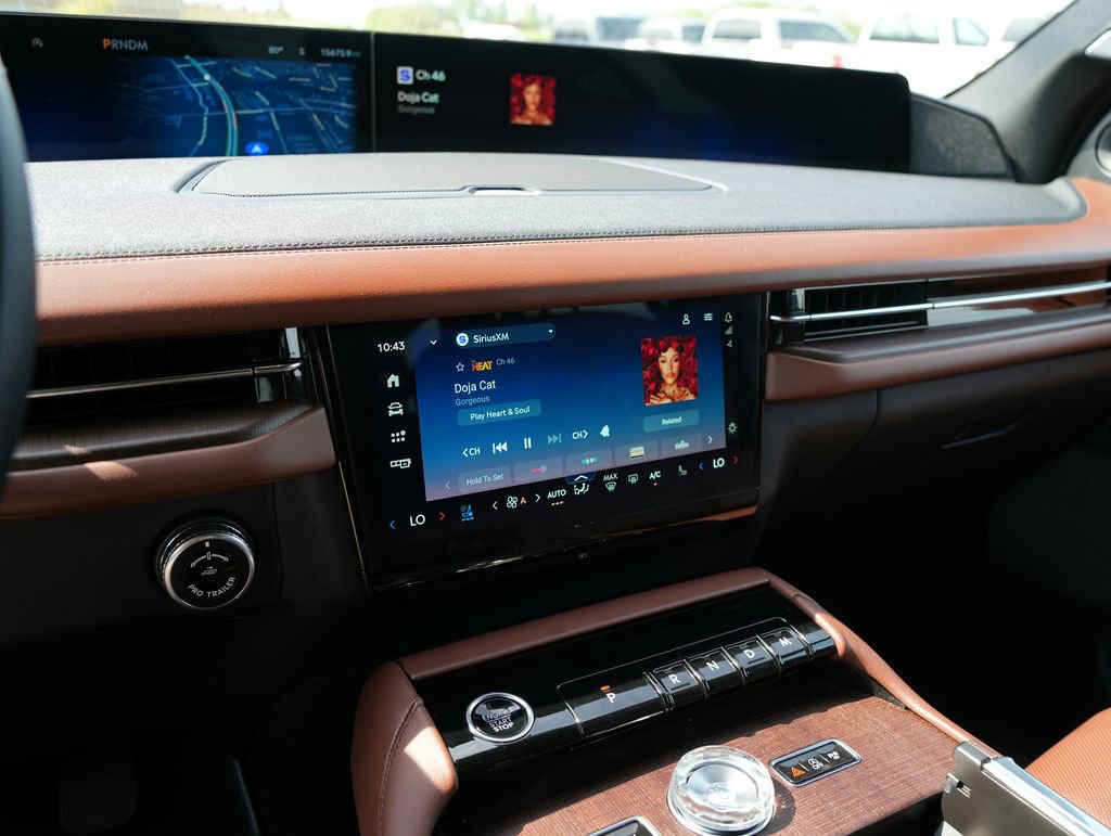 Used 2025 Lincoln Navigator Reserve AWD/4WD image 16