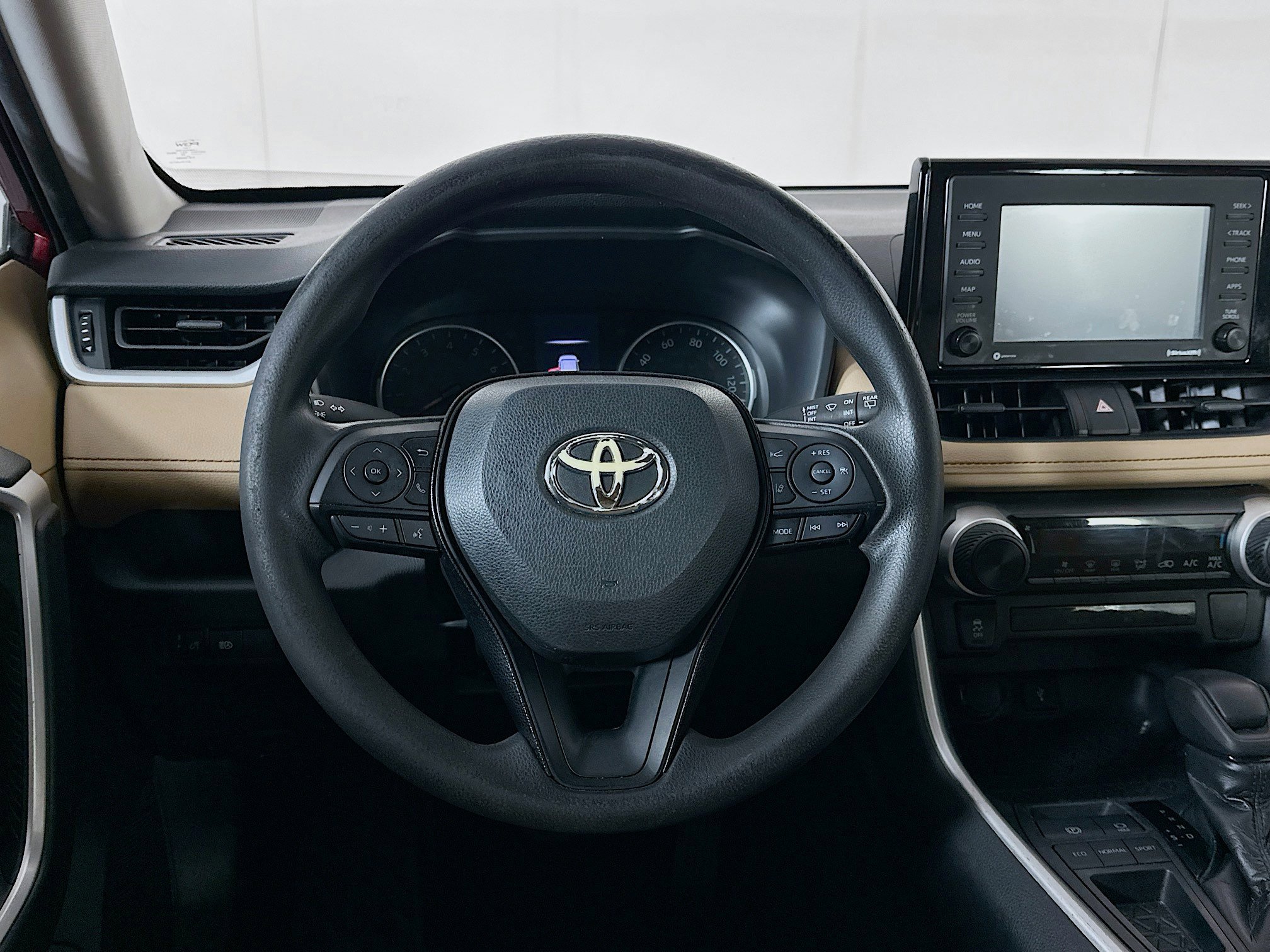 Used 2020 Toyota RAV4 LE FWD image 17