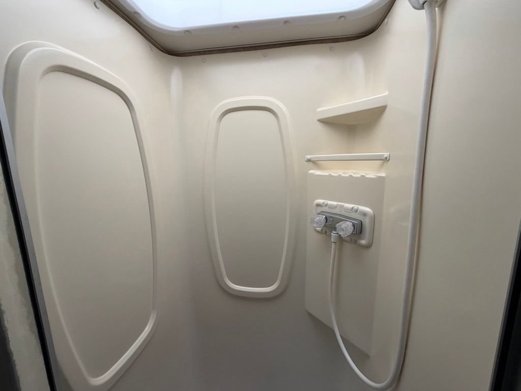 Used 2014 Ford E-450 and Econoline 450 Super Duty w/ Motorhome Prep Package RWD image 55