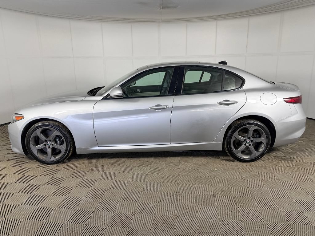 Used 2018 Alfa Romeo Giulia AWD image 13