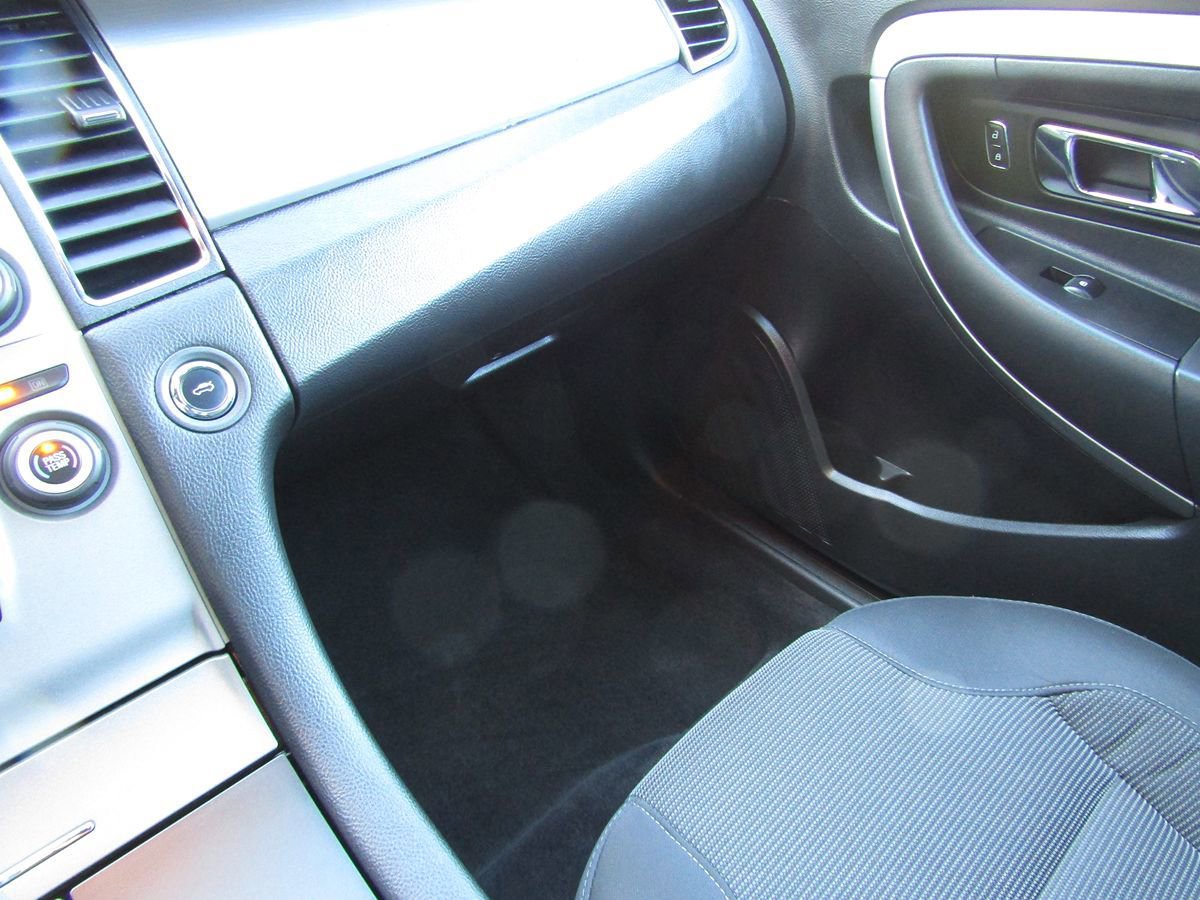 Used 2017 Ford Taurus SEL FWD image 27