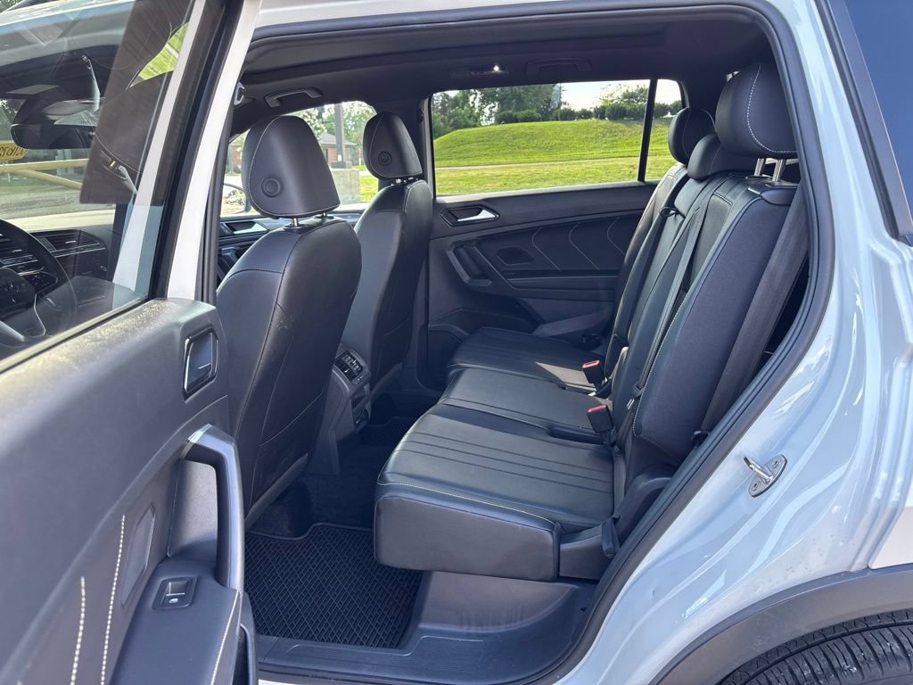Used 2024 Volkswagen Tiguan SE R-Line FWD image 24