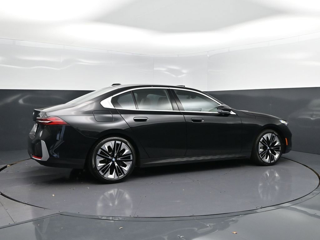 Certified 2025 BMW 530i xDrive image 8