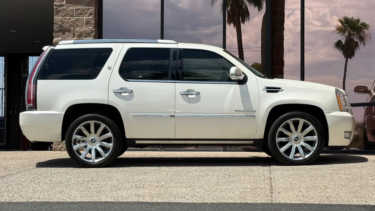 Used 2013 Cadillac Escalade Platinum AWD/4WD image 15